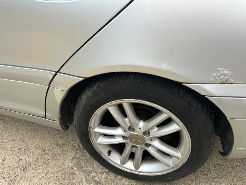 Mercedes-Benz C 220 2.2 CDI, снимка 13 - Автомобили и джипове - 52209630