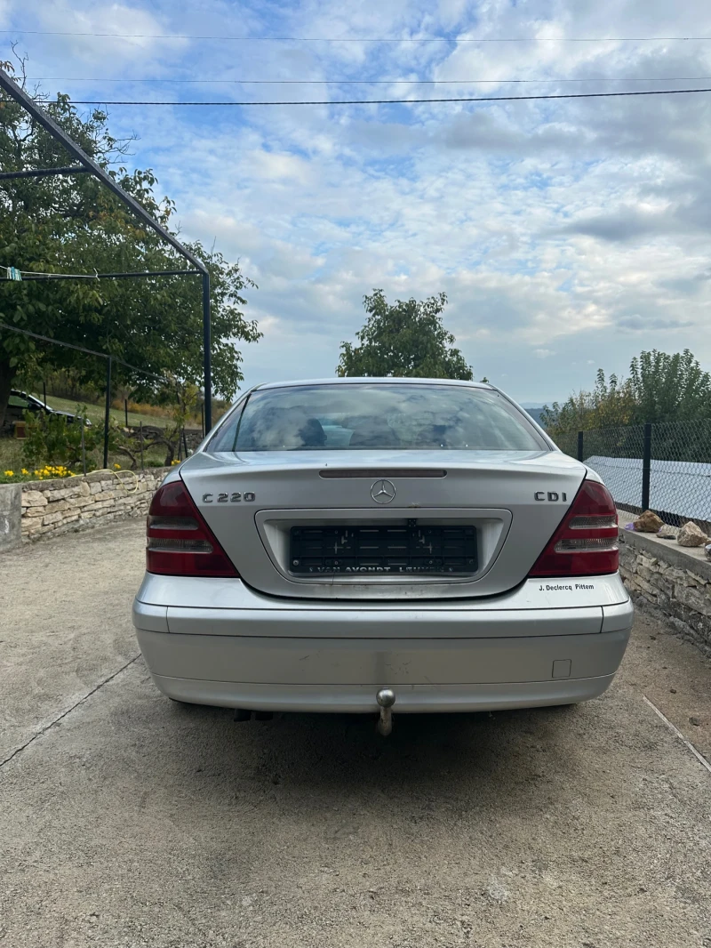 Mercedes-Benz C 220 2.2 CDI, снимка 4 - Автомобили и джипове - 52209630