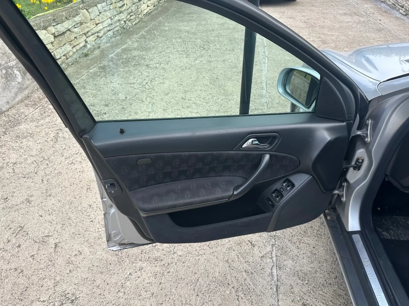 Mercedes-Benz C 220 2.2 CDI, снимка 5 - Автомобили и джипове - 52209630