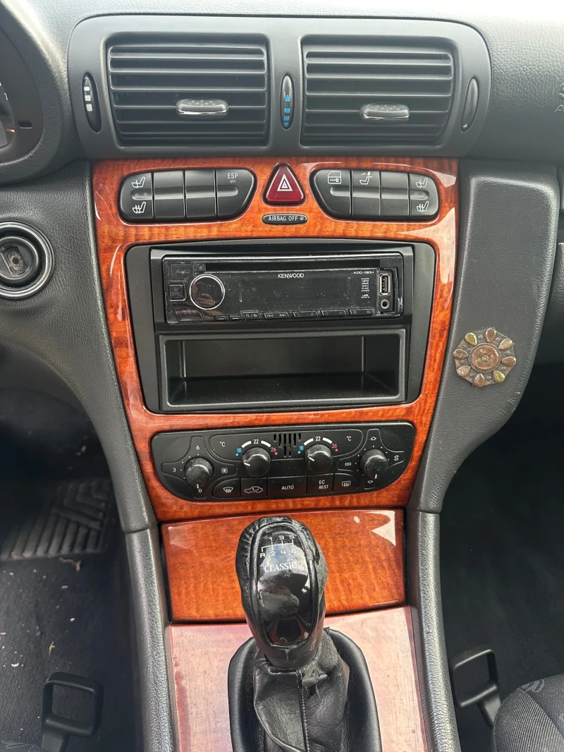 Mercedes-Benz C 220 2.2 CDI, снимка 8 - Автомобили и джипове - 52209630