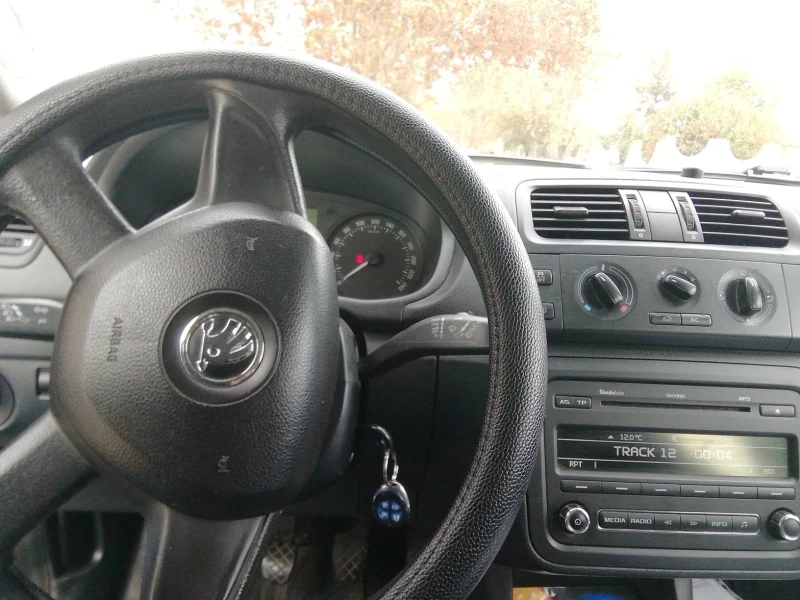 Skoda Fabia 1.6 TDI, снимка 7 - Автомобили и джипове - 52929029