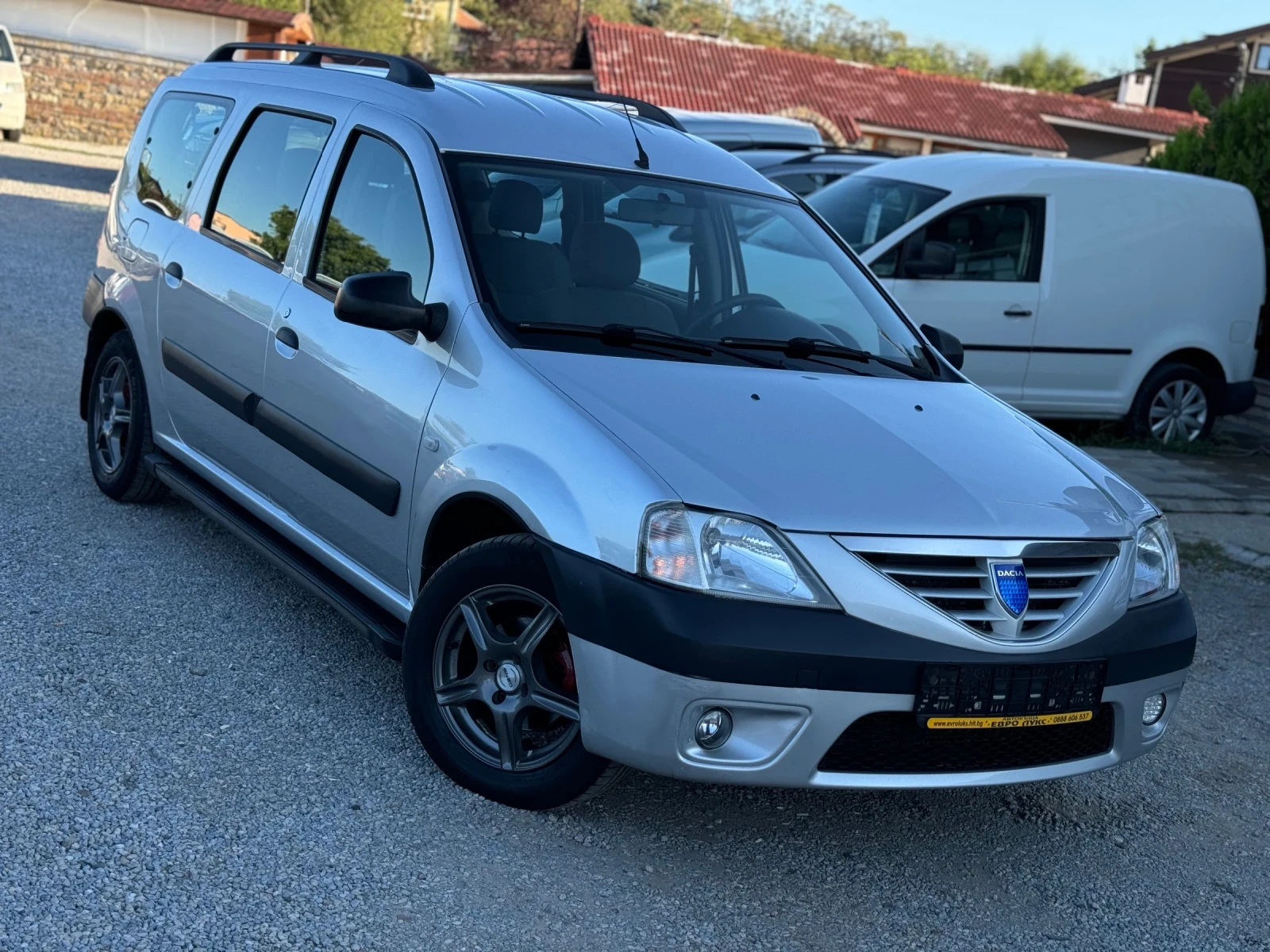 Dacia Logan 1.6i 105кс 7-места ГАЗ-БЕНЗИН КЛИМАТИК , снимка 1