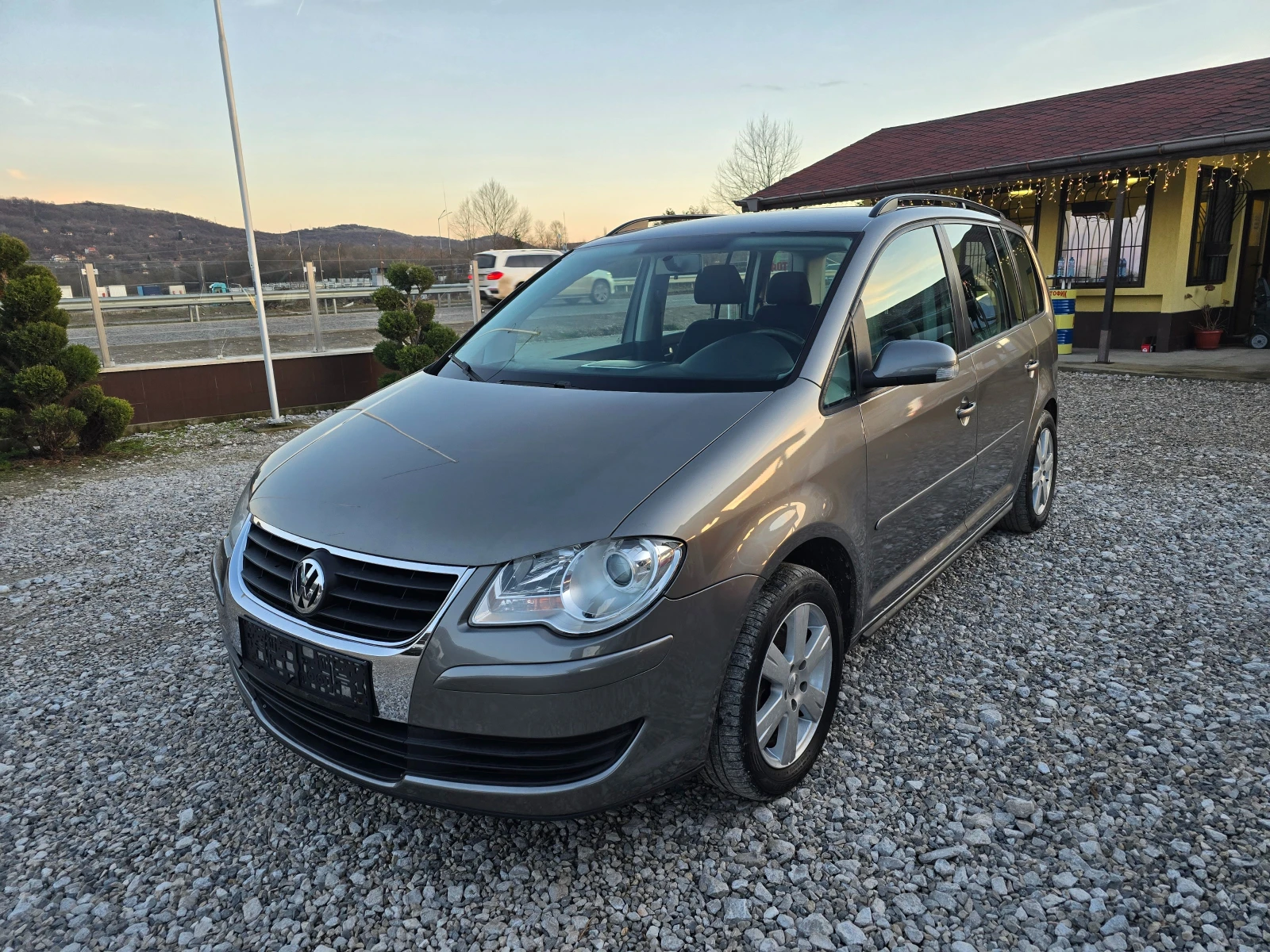 VW Touran 1.9 TDI  КЛИМАТРОНИК !! РЕАЛНИ КИЛОМЕТРИ, снимка 1