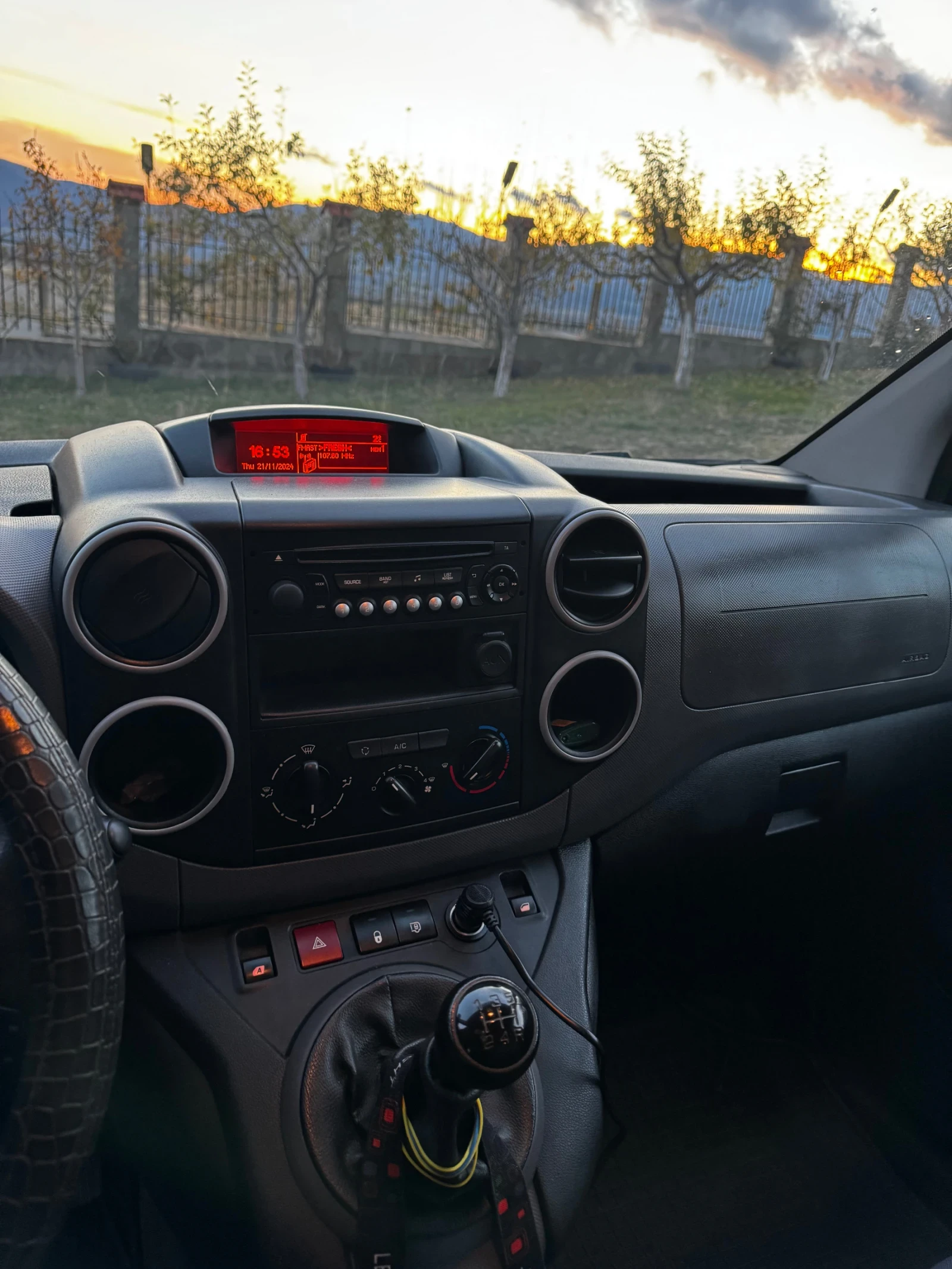 Citroen Berlingo 1.6 HDI Товарен 2+ 1 - изображение 6