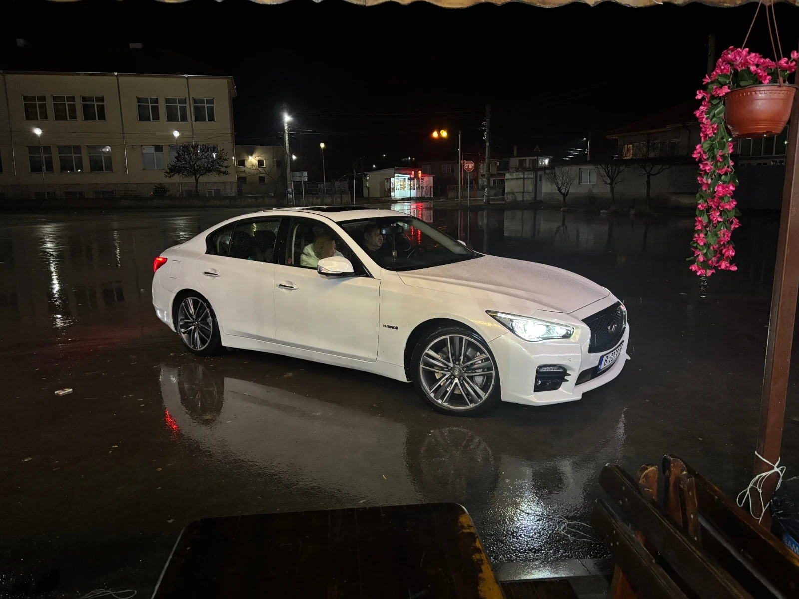 Infiniti Q50 3.5 Hybrid Автопилот / Кожа/ Бартер за Тесла - изображение 9