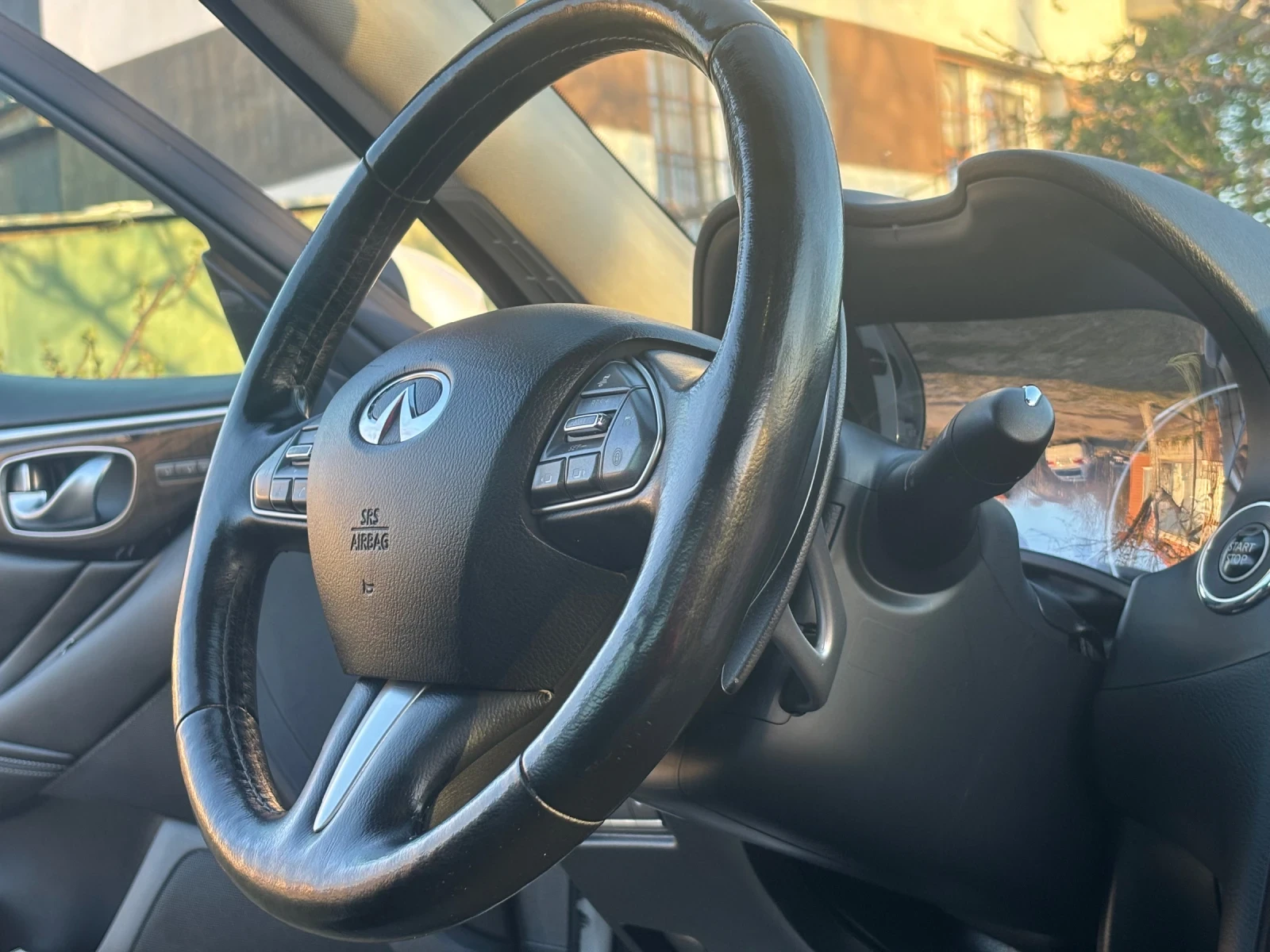 Infiniti Q50 3.5 Hybrid Автопилот / Кожа/ Бартер за Тесла - изображение 2