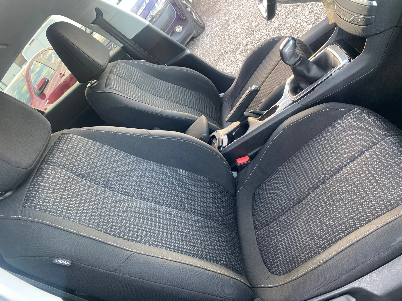 Peugeot 308 2017 1.2i Turbo150888km Evro6B NAVI  - изображение 8