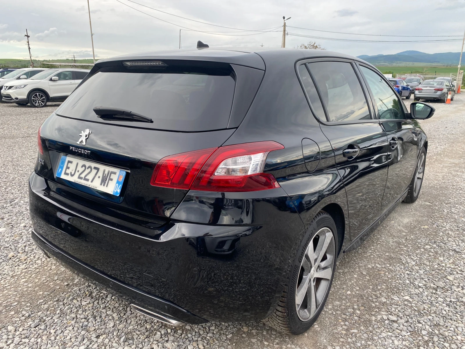 Peugeot 308 2017 1.2i Turbo150888km Evro6B NAVI  - изображение 3