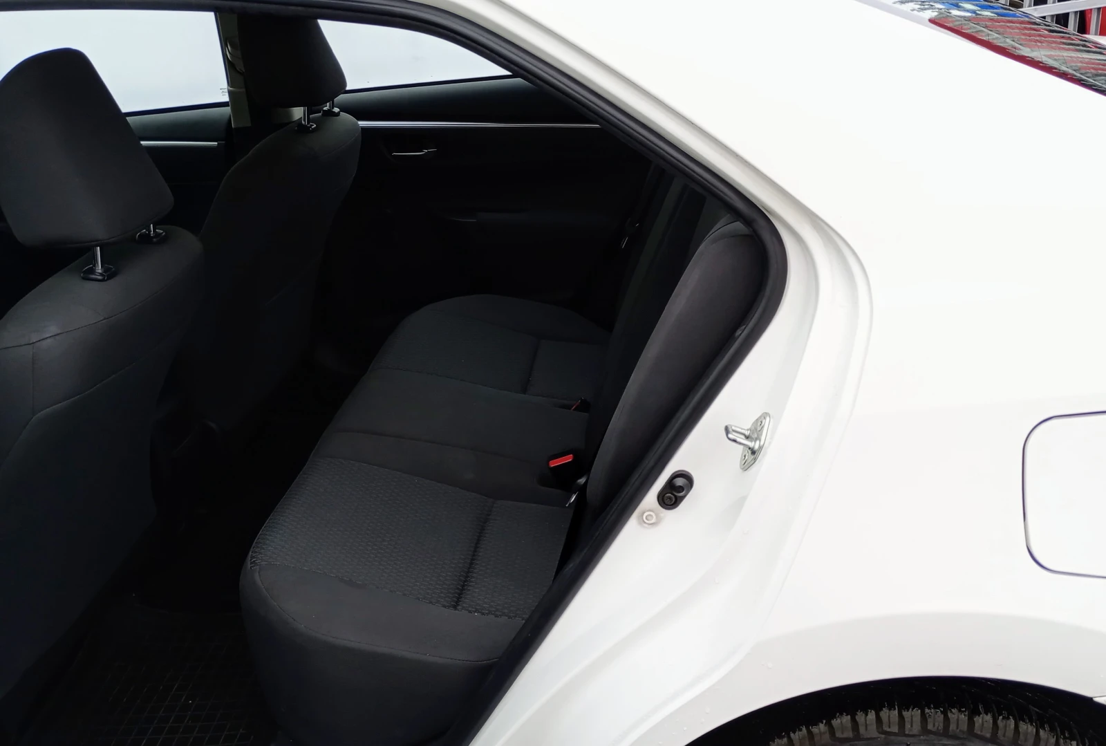 Toyota Corolla 1.4 D-4D - изображение 6