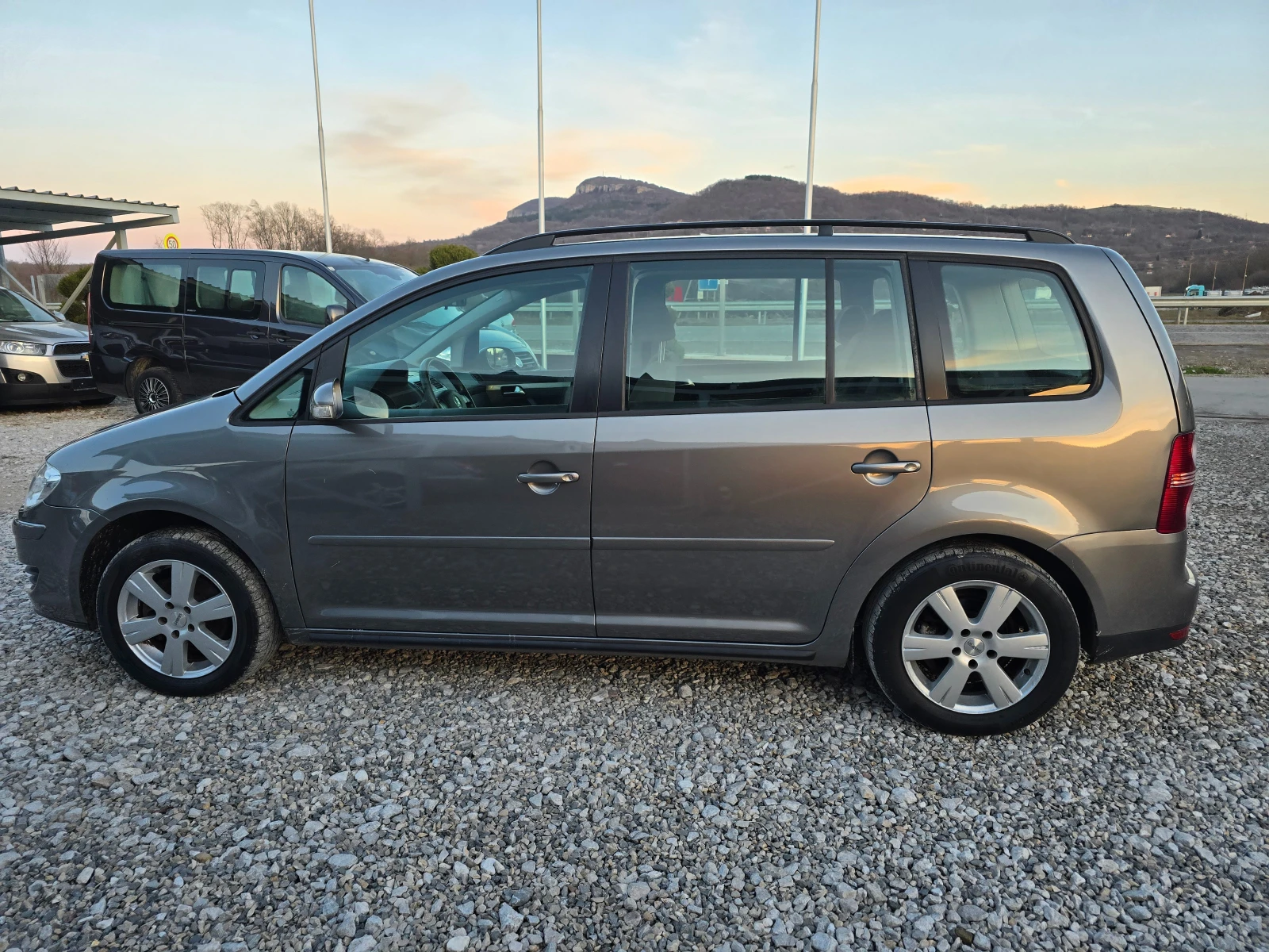 VW Touran 1.9 TDI  КЛИМАТРОНИК !! РЕАЛНИ КИЛОМЕТРИ - изображение 2