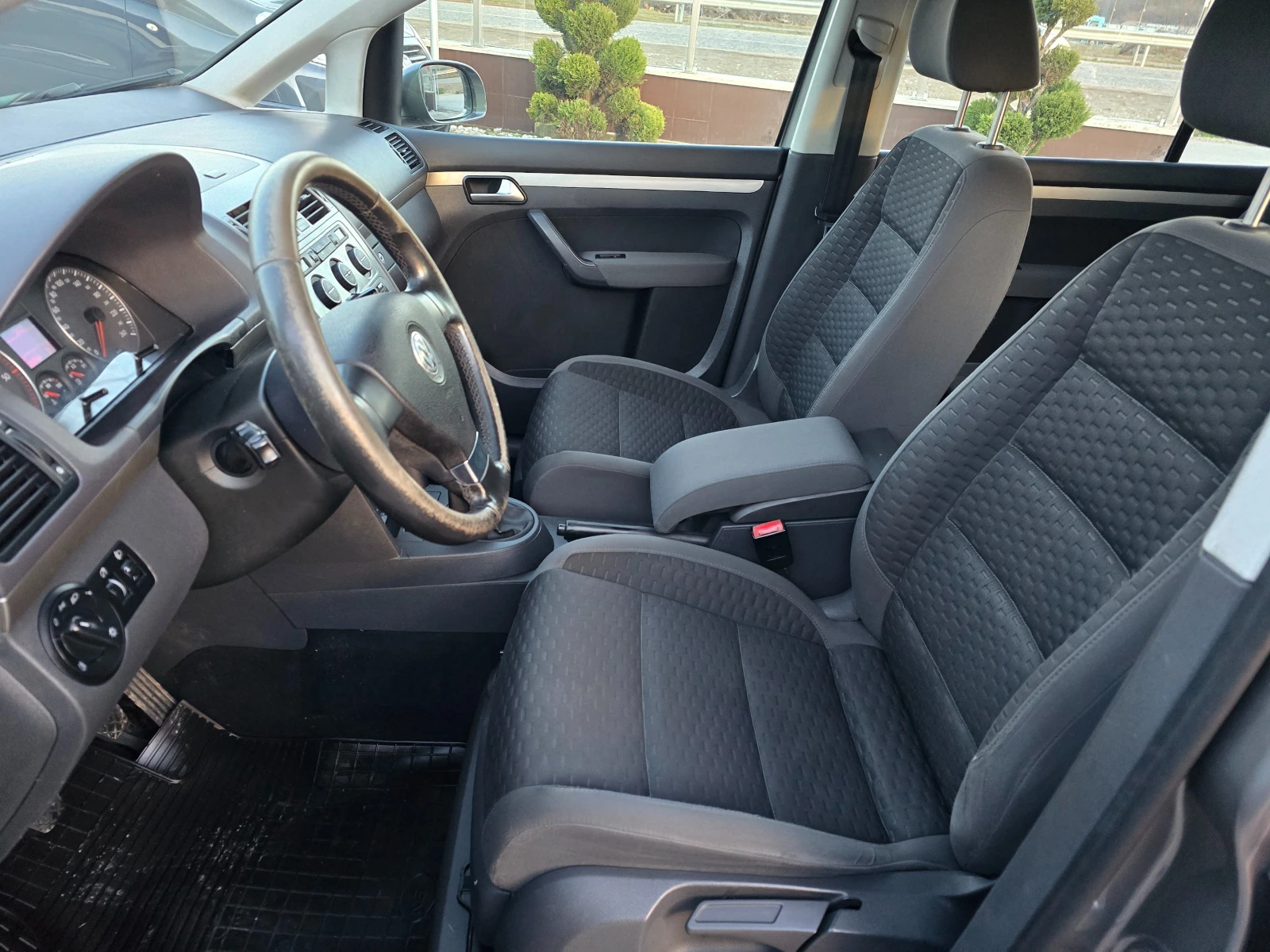 VW Touran 1.9 TDI  КЛИМАТРОНИК !! РЕАЛНИ КИЛОМЕТРИ - изображение 10