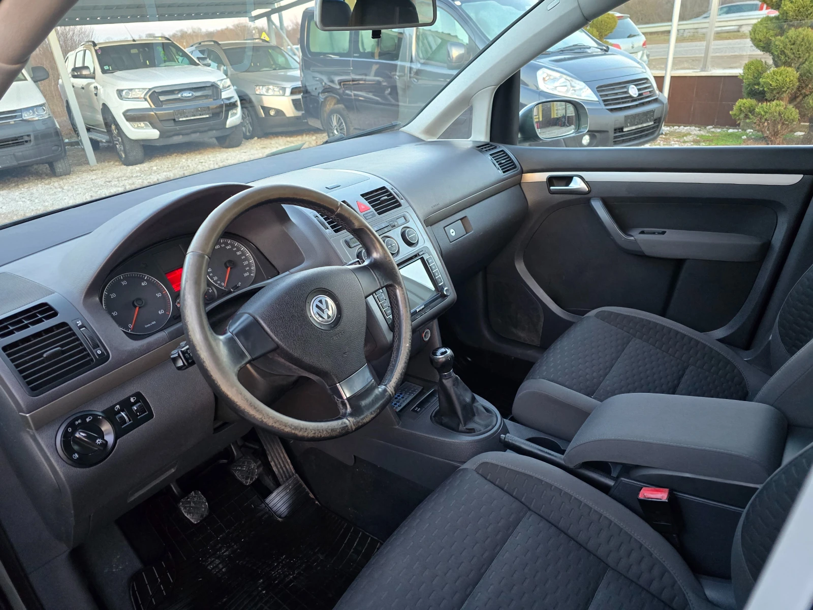 VW Touran 1.9 TDI  КЛИМАТРОНИК !! РЕАЛНИ КИЛОМЕТРИ - изображение 9