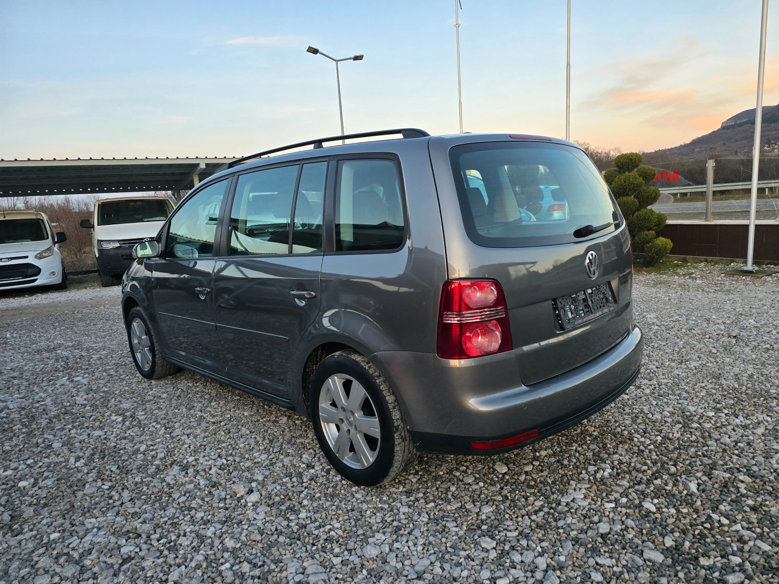 VW Touran 1.9 TDI  КЛИМАТРОНИК !! РЕАЛНИ КИЛОМЕТРИ - изображение 3