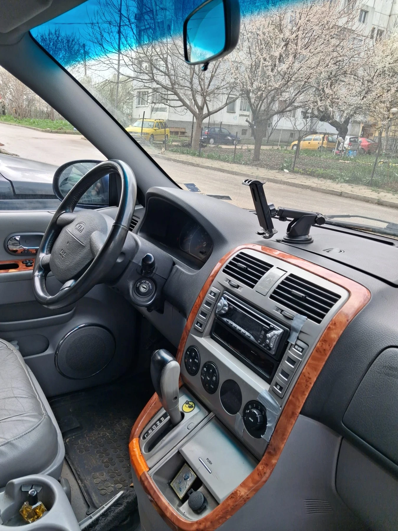 Kia Carnival CRDi EX, снимка 14 - Автомобили и джипове - 54369748