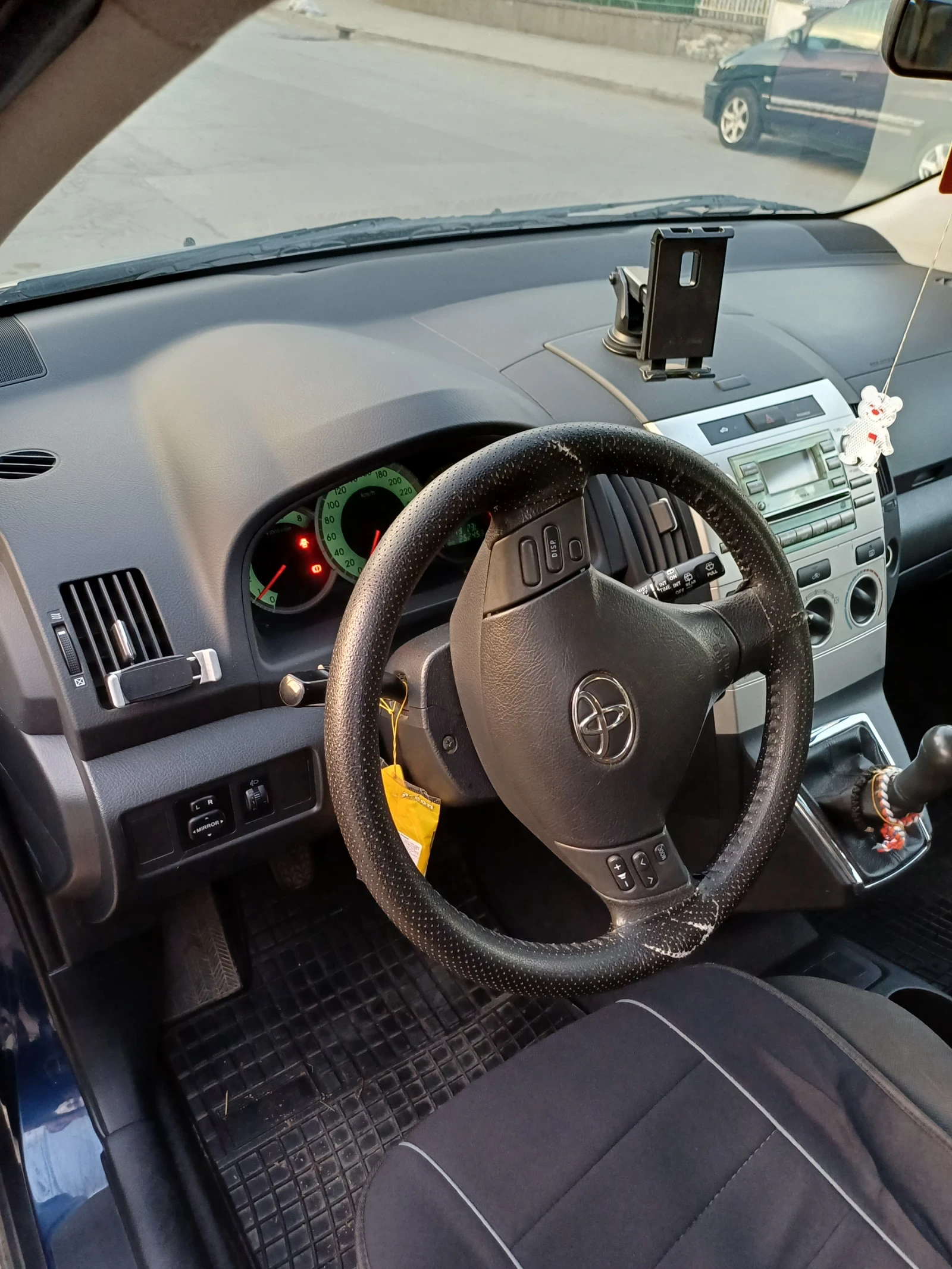 Toyota Corolla verso 1.8, снимка 11 - Автомобили и джипове - 55007901