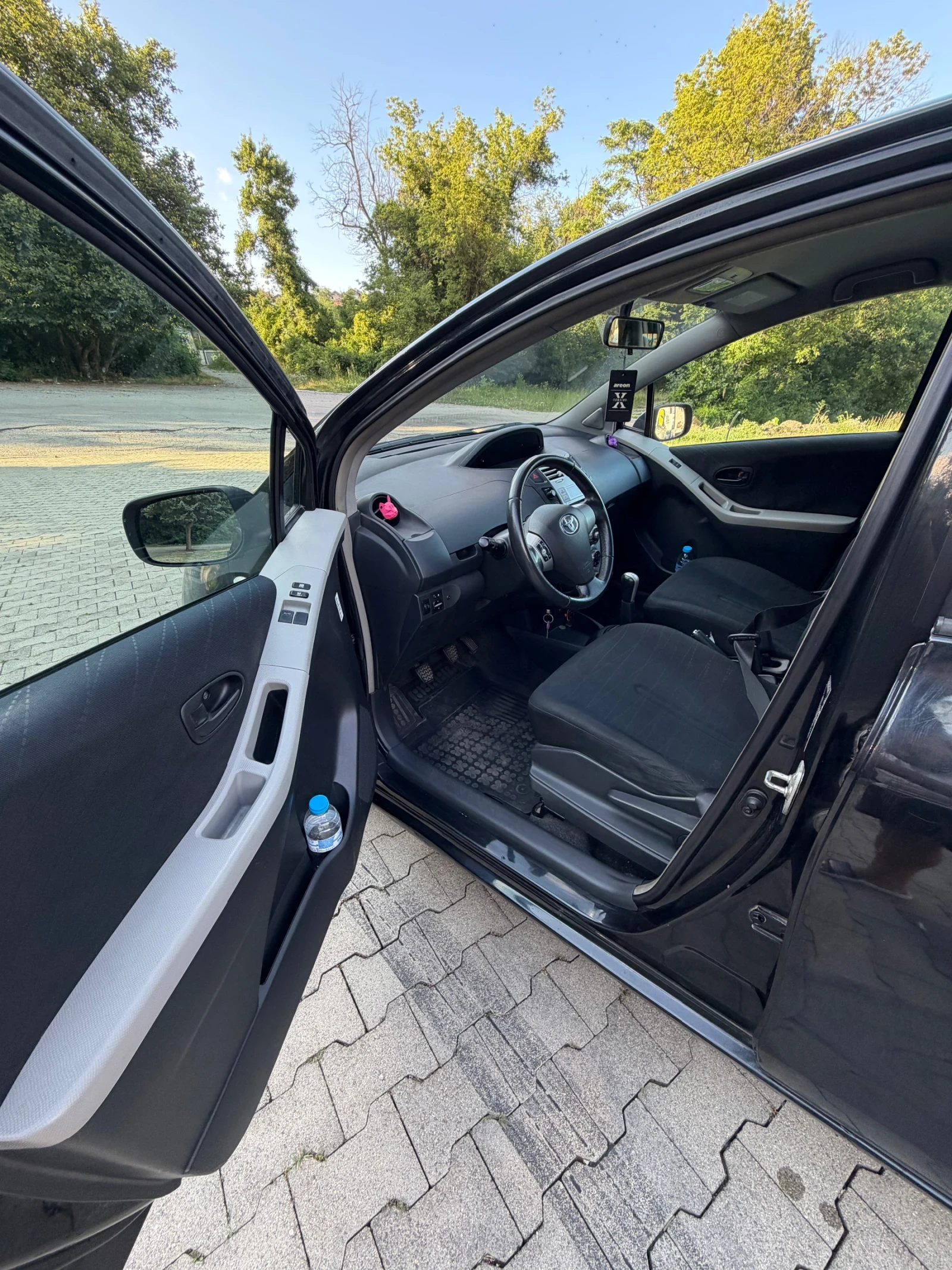 Toyota Yaris 1.3 VVT-i, снимка 7 - Автомобили и джипове - 55381499