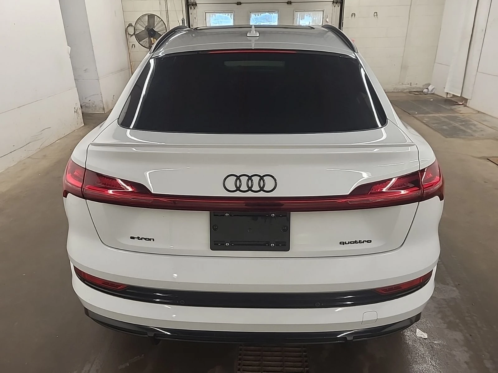 Audi E-Tron Sportback* Technik* B&O* Matrix* 360* HUD* Обдух, снимка 5 - Автомобили и джипове - 55867969