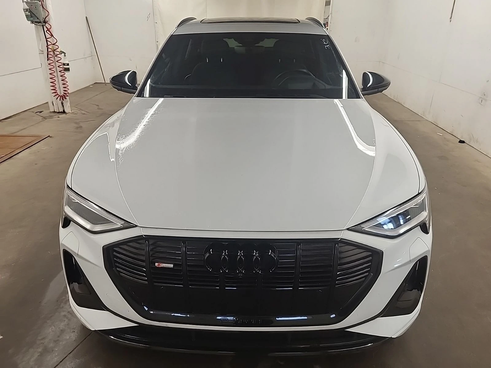 Audi E-Tron Sportback* Technik* B&O* Matrix* 360* HUD* Обдух, снимка 2 - Автомобили и джипове - 55867969