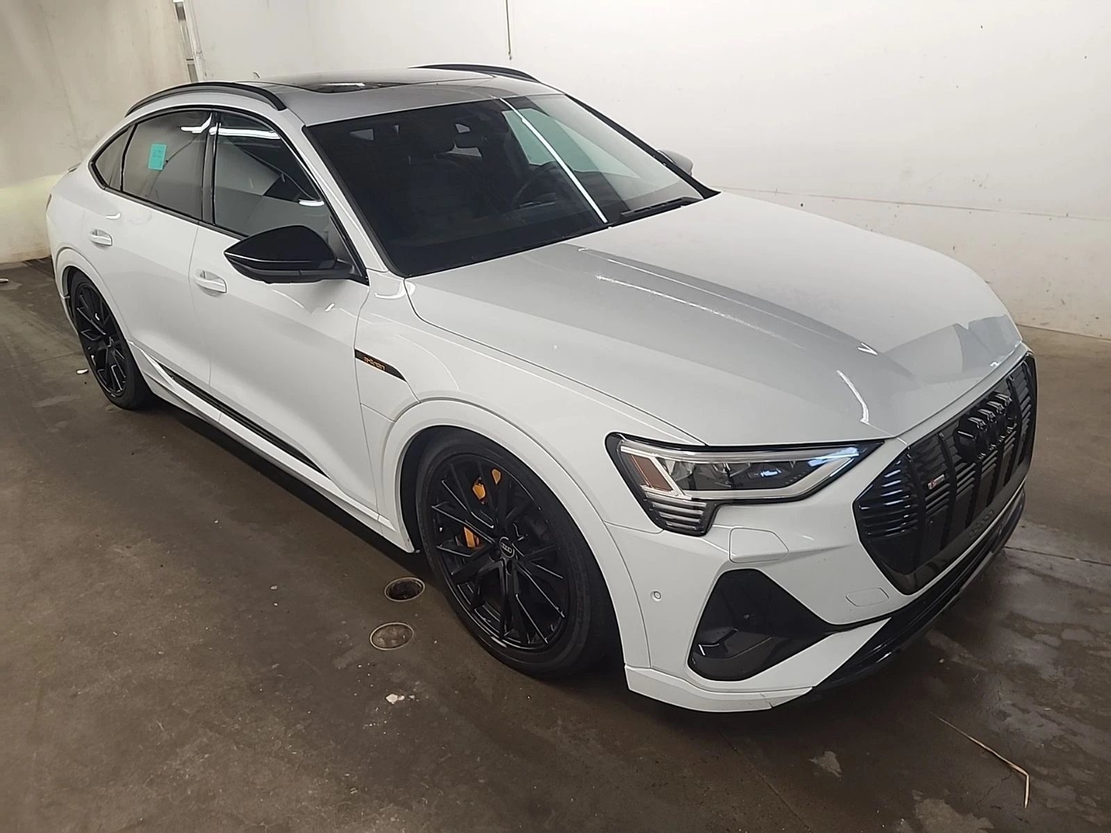 Audi E-Tron Sportback* Technik* B&O* Matrix* 360* HUD* Обдух, снимка 3 - Автомобили и джипове - 55867969