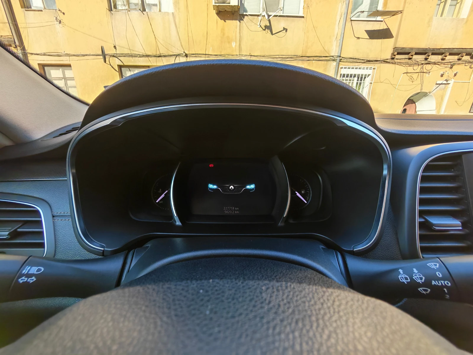 Renault Talisman 1.6 DCI 160hp EURO 6 AUTOMATIC/NAVI/MASSAGE/LED, снимка 16 - Автомобили и джипове - 56134963