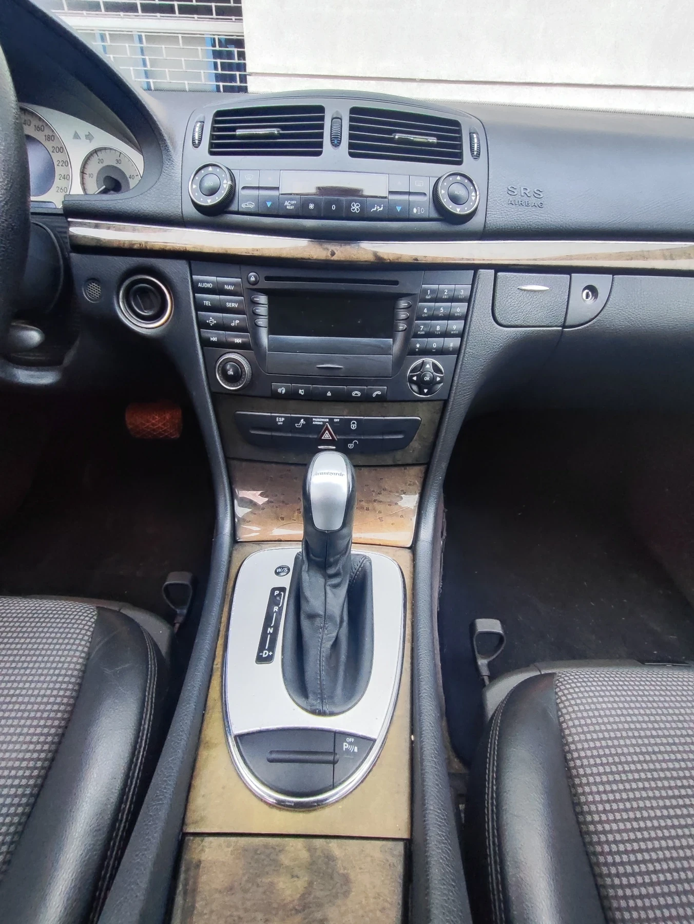 Mercedes-Benz E 220, снимка 8 - Автомобили и джипове - 56427108