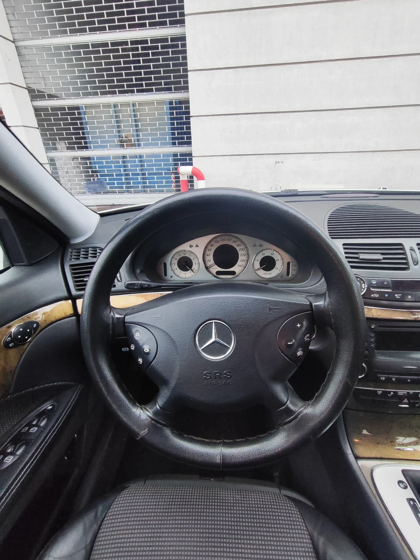 Mercedes-Benz E 220, снимка 7 - Автомобили и джипове - 56427108