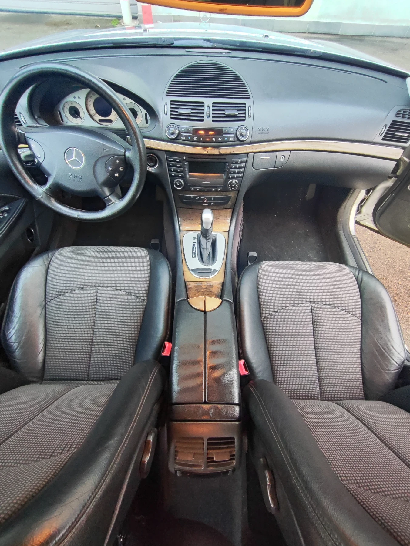 Mercedes-Benz E 220, снимка 9 - Автомобили и джипове - 56427108