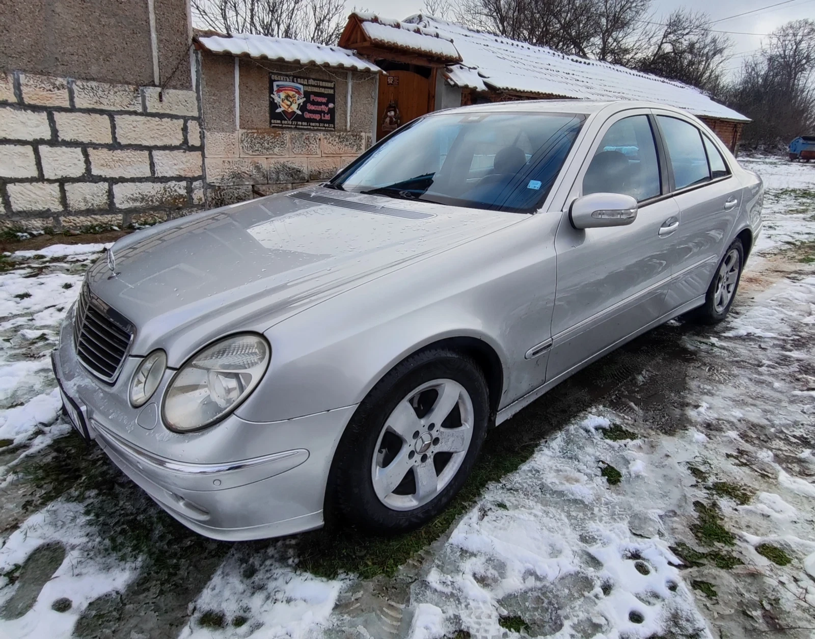 Mercedes-Benz E 220, снимка 3 - Автомобили и джипове - 56427108
