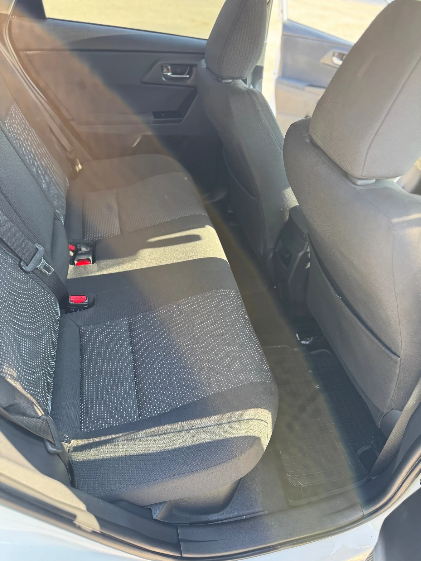 Toyota Auris 1.8 Hybrid �������� 12 ������ | Mobile.bg � ����������� 12