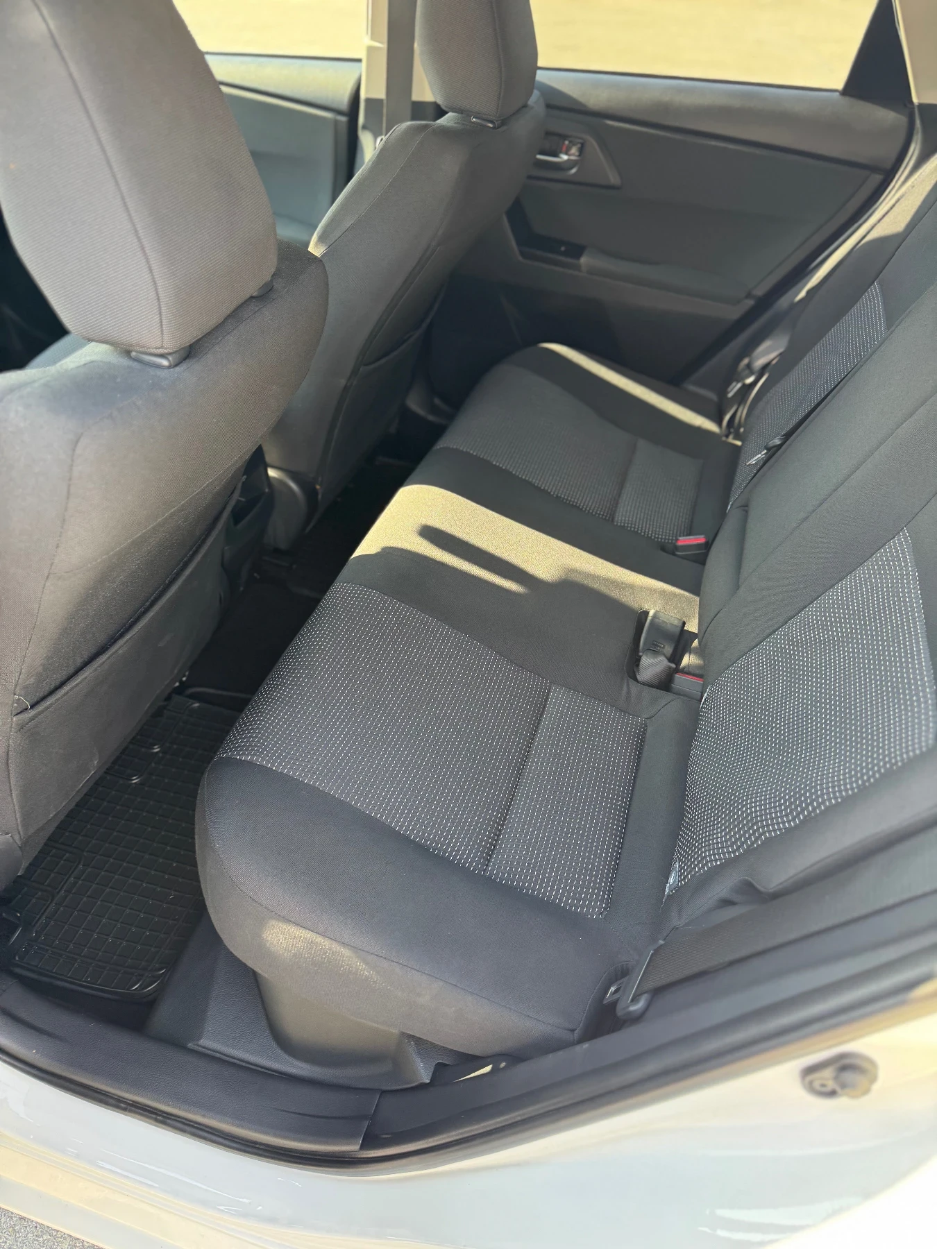Toyota Auris 1.8 Hybrid �������� 12 ������ | Mobile.bg � ����������� 11