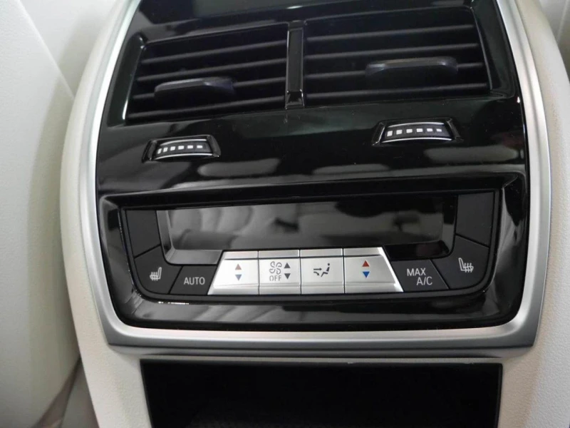 BMW X7 40i/xDrive/FACELIFT/M-SPORT/HEAD UP/PANO/H&K/360/, снимка 12 - Автомобили и джипове - 53508773