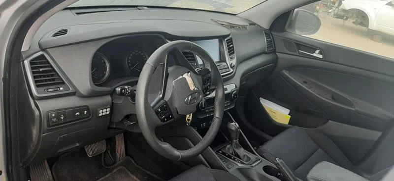 Hyundai Tucson, снимка 8 - Автомобили и джипове - 31715997