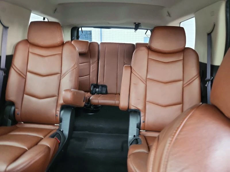 Cadillac Escalade 6.2L 8 Rear-wheel drive - изображение 3