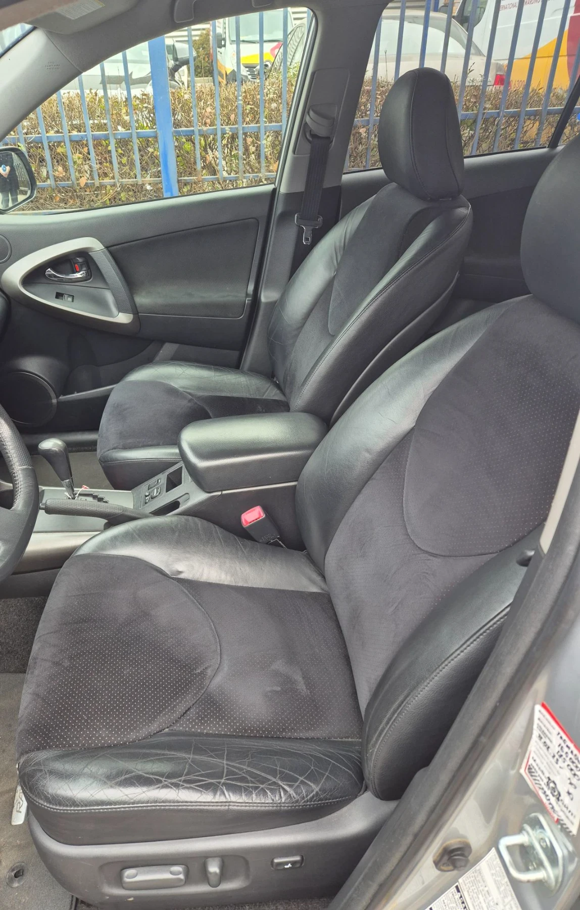 Toyota Rav4, снимка 11 - Автомобили и джипове - 56162302