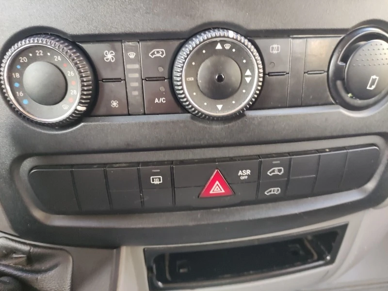Mercedes-Benz Sprinter 2.2 дизел 129 к.с. автоматик, снимка 13 - Бусове и автобуси - 52622307