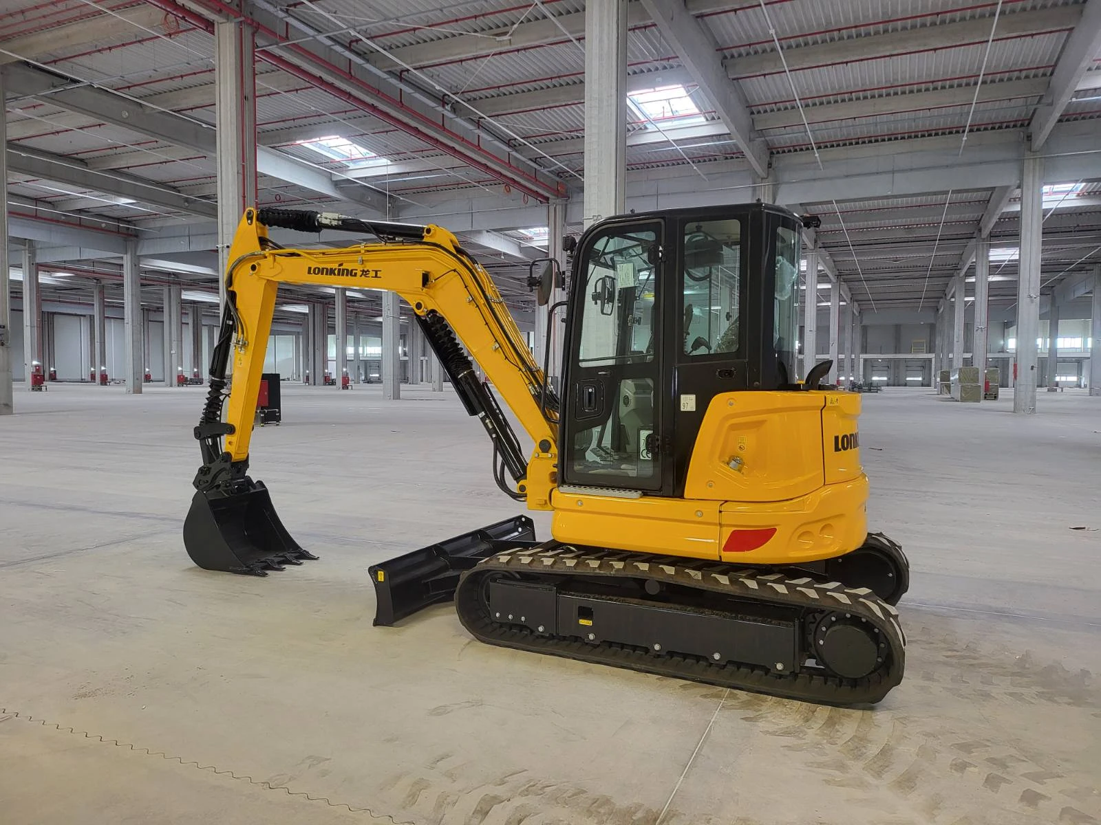 Багер Друга марка CDM6060F, снимка 2 - Индустриална техника - 54272449