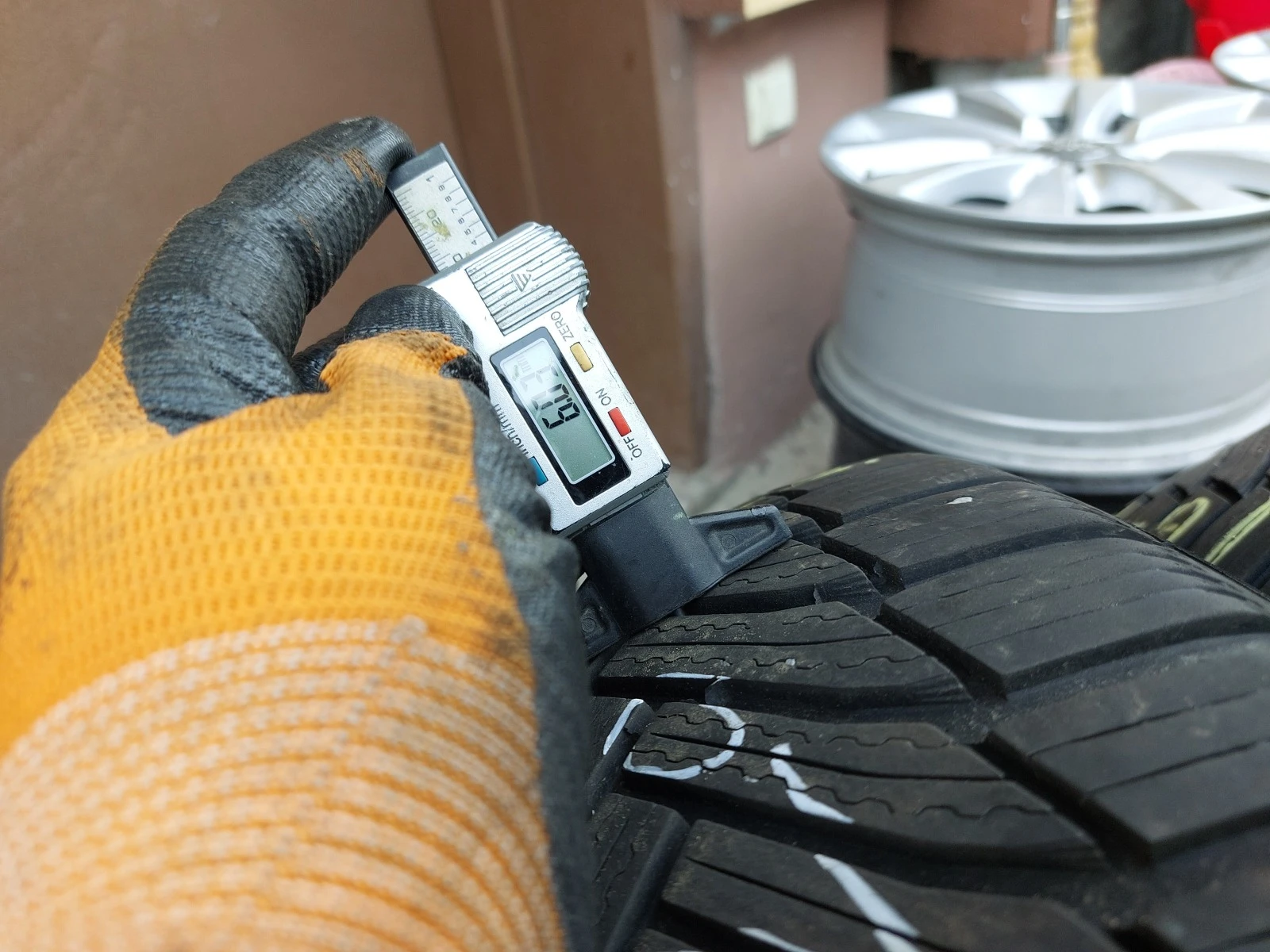 ���� 215/60R16 | Mobile.bg � ����������� 4