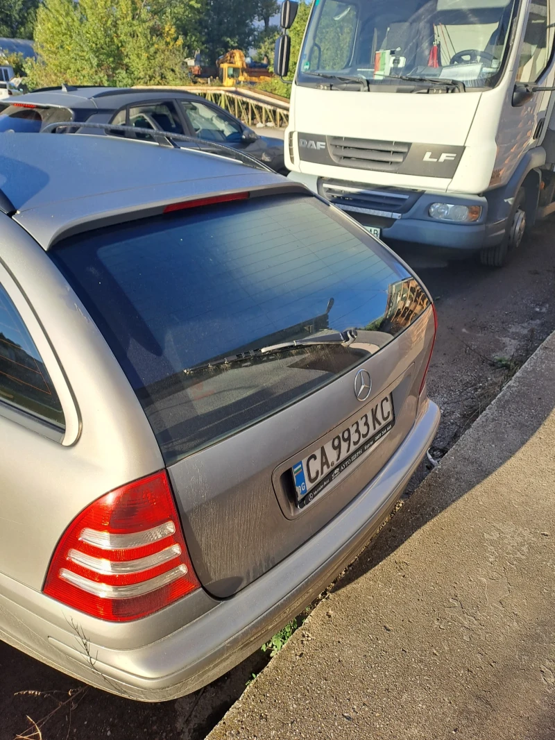 Mercedes-Benz C 220 Комби, снимка 3 - Автомобили и джипове - 47509358