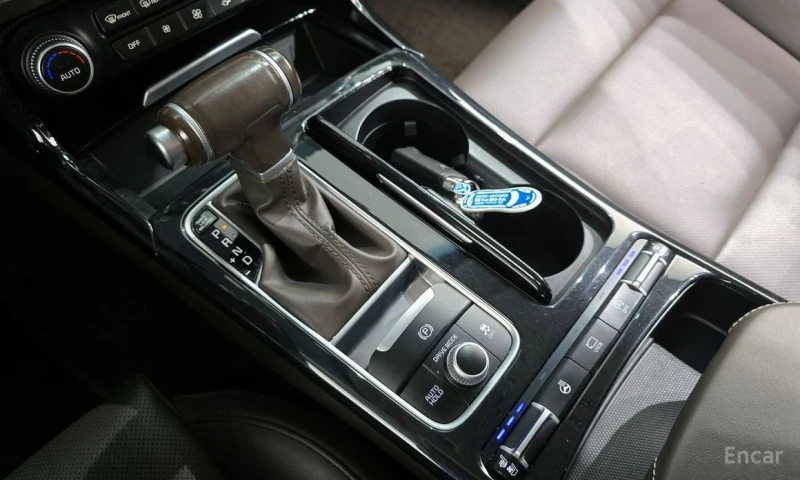 Kia Stinger, снимка 9 - Автомобили и джипове - 53032959