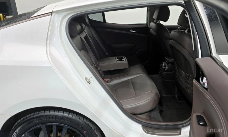 Kia Stinger, снимка 12 - Автомобили и джипове - 53032959