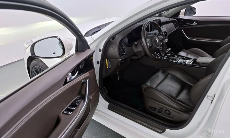 Kia Stinger, снимка 10 - Автомобили и джипове - 53032959