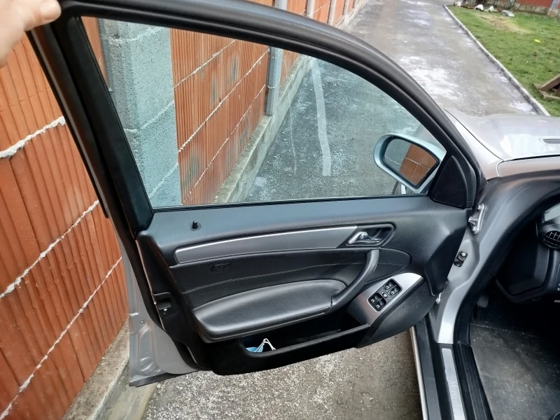 Mercedes-Benz C 220, снимка 10 - Автомобили и джипове - 53214784