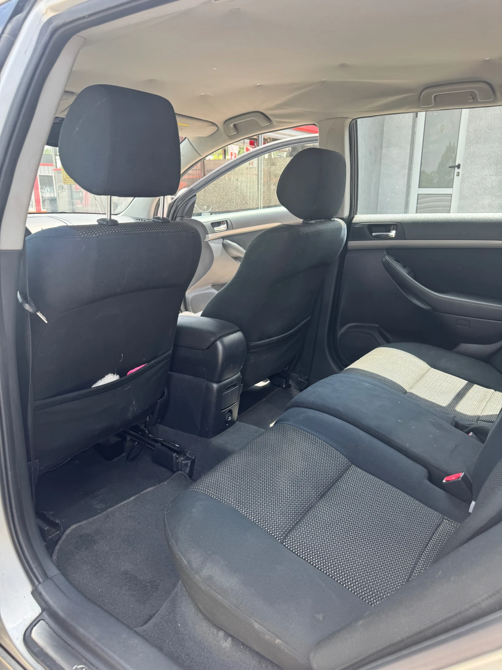 Toyota Avensis 2.4 VVTI, снимка 3 - Автомобили и джипове - 54837852