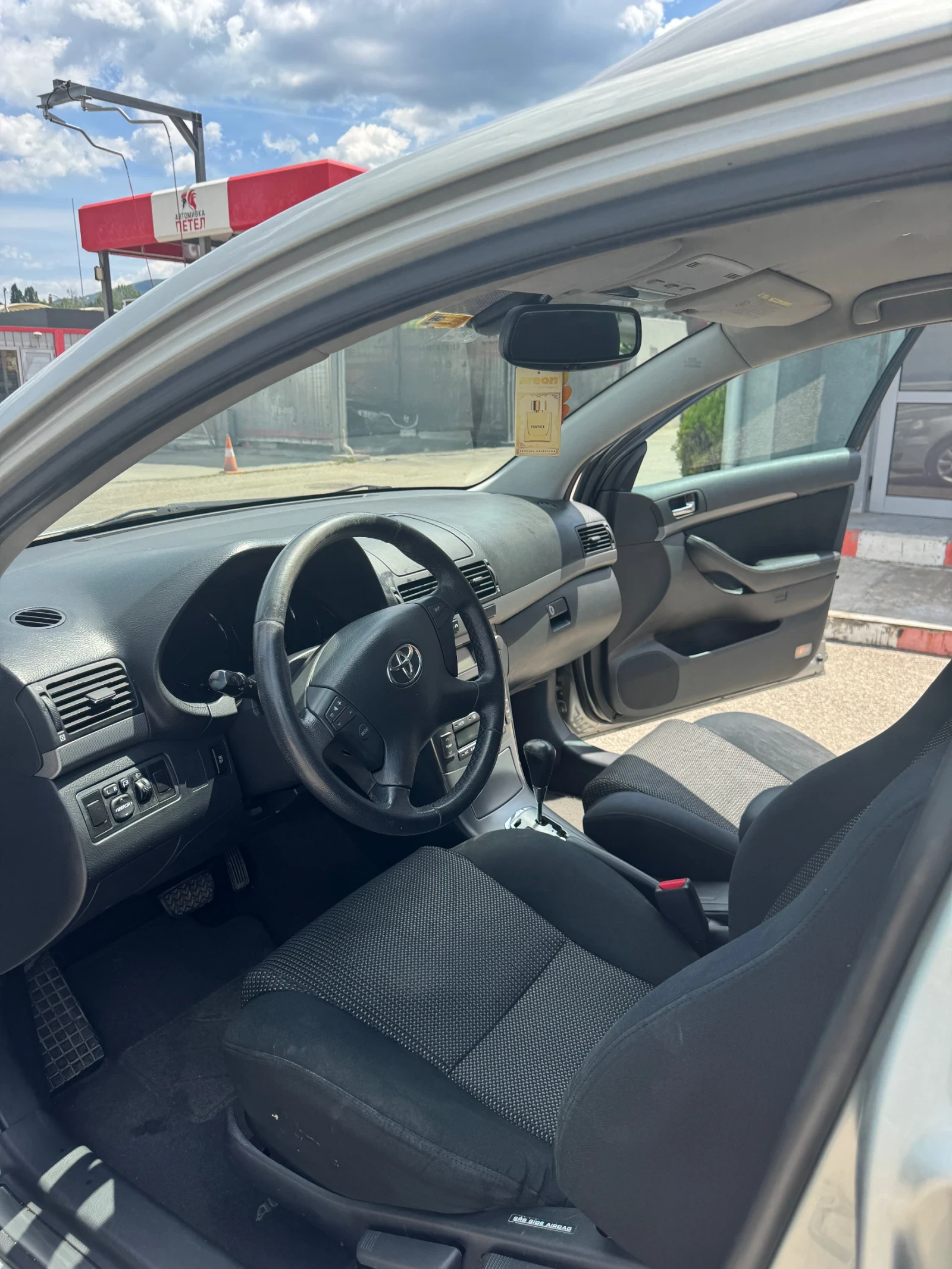 Toyota Avensis 2.4 VVTI, снимка 2 - Автомобили и джипове - 54837852