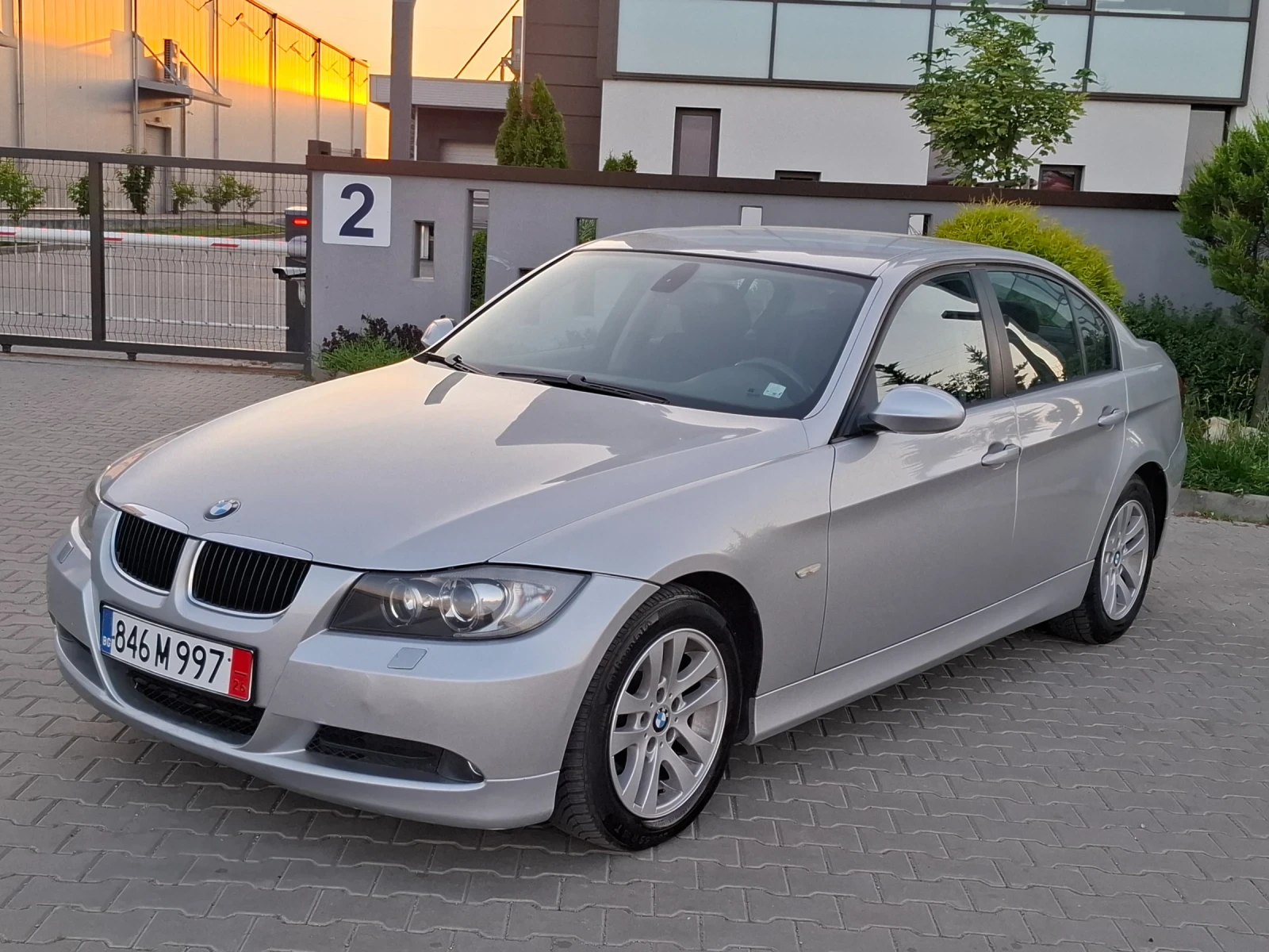 BMW 318 2.0D* (143кс)* NAVI* 6-CКОРОСТИ* HOB BHОС* , снимка 4 - Автомобили и джипове - 54839986