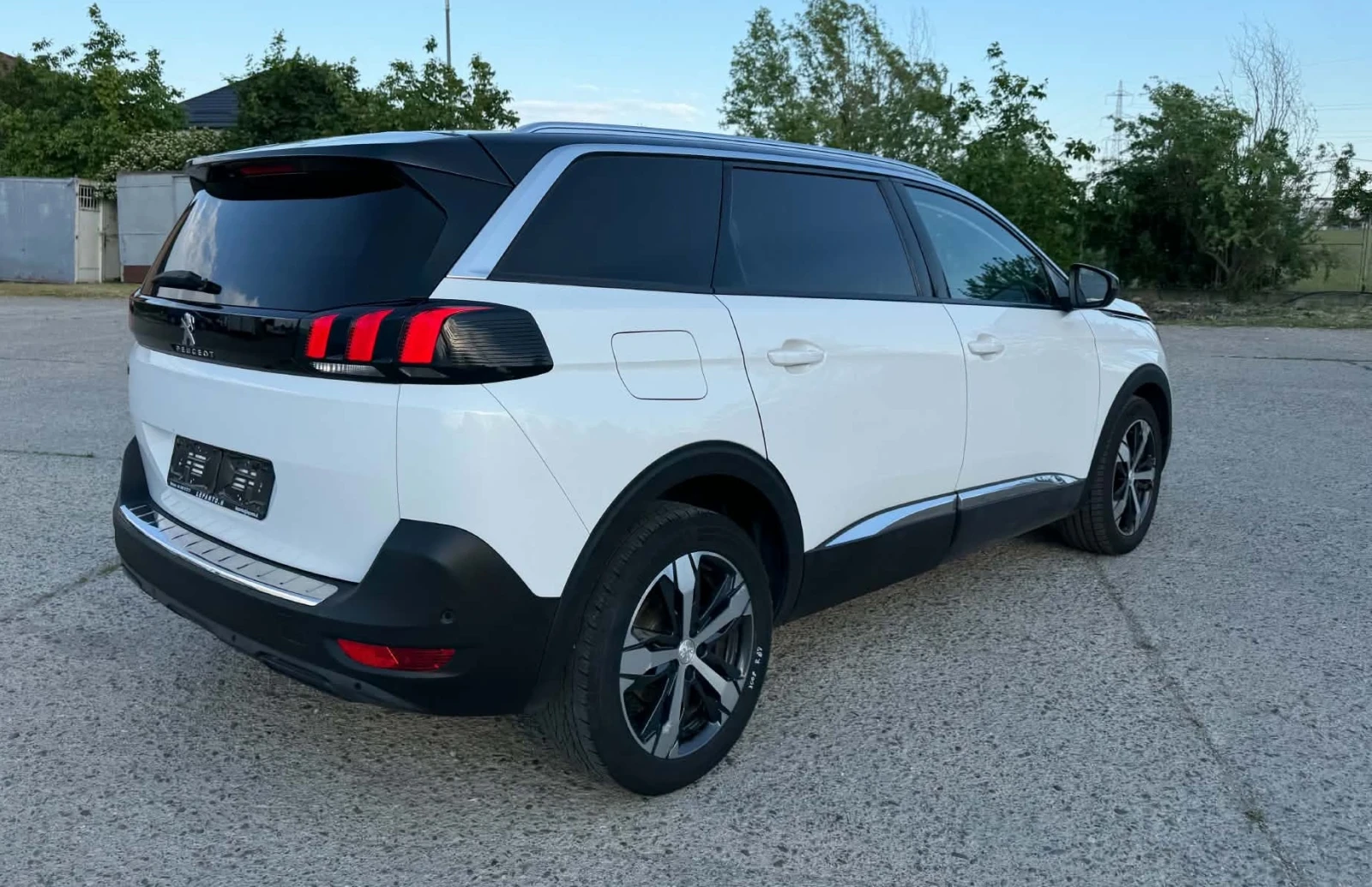 Peugeot 5008 * KEYLESS* DISTRONIC* КАМЕРА* БЯЛА ПЕРЛА* 7 МЕСТА*, снимка 4 - Автомобили и джипове - 54849304