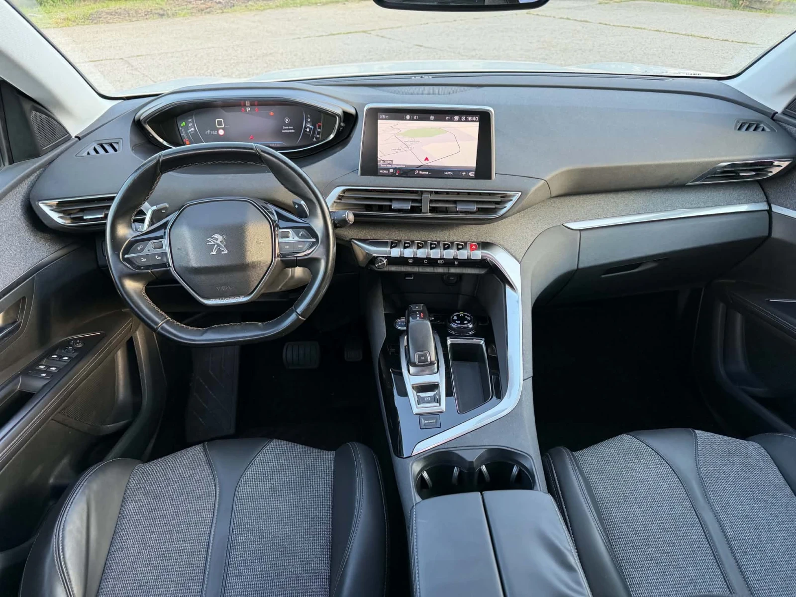 Peugeot 5008 * KEYLESS* DISTRONIC* КАМЕРА* БЯЛА ПЕРЛА* 7 МЕСТА*, снимка 10 - Автомобили и джипове - 54849304