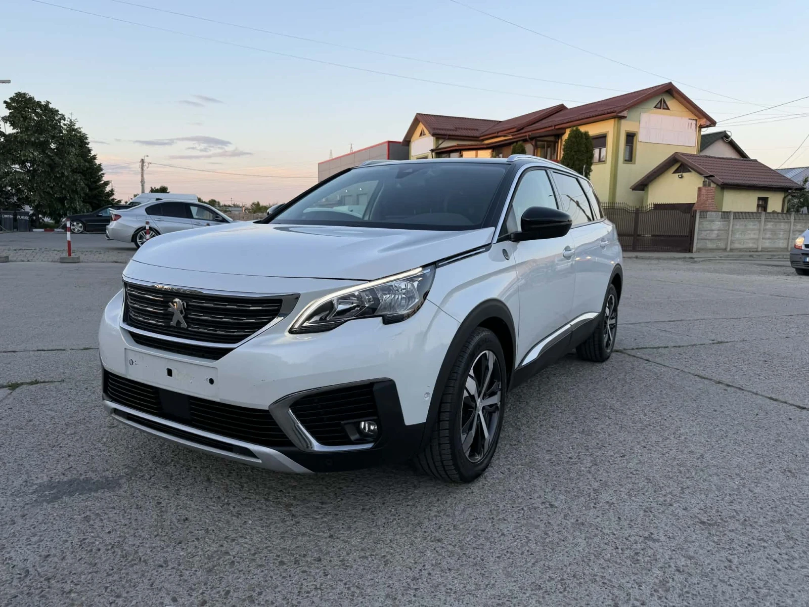 Peugeot 5008 * KEYLESS* DISTRONIC* КАМЕРА* БЯЛА ПЕРЛА* 7 МЕСТА*