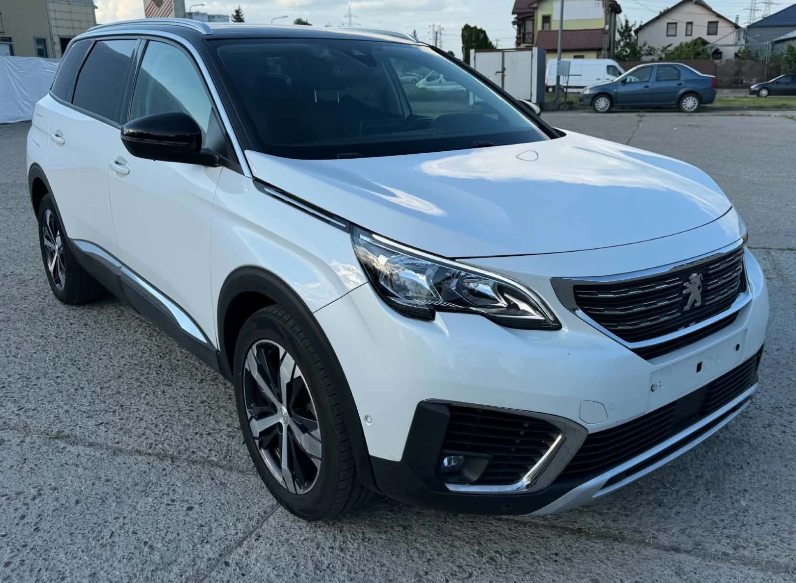 Peugeot 5008 * KEYLESS* DISTRONIC* КАМЕРА* БЯЛА ПЕРЛА* 7 МЕСТА*, снимка 2 - Автомобили и джипове - 54849304