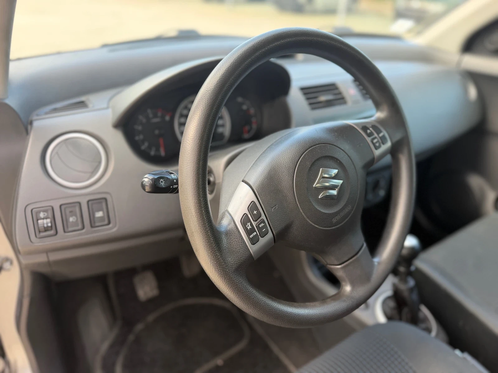 Suzuki Swift !!!51000km!!!, снимка 13 - Автомобили и джипове - 54856436